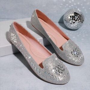 NWT Rhinestone Silver Women's Flats - Size 7